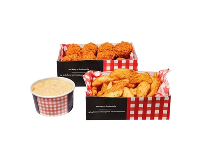 18 Buffalo Flings au poulet avec des wedges et du Mac & Cheese (disponible après 11 heures) - 915.0 G