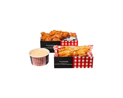 14 Jumbo Chicken Wings with Wedges and Mac & Cheese (Available After 11am) - 933.0 G