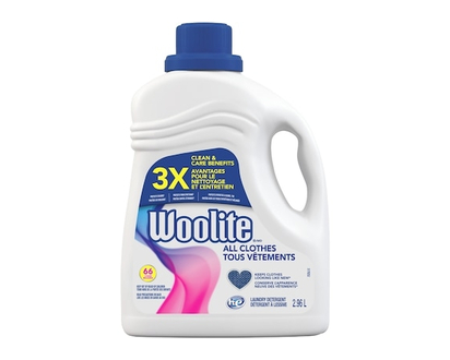 Woolite Quotidien, Détergent à lessive, Paquet méga valeur, Avec renouvellement de couleur - Les vêtements conservent une apparence neuve plus longtem
