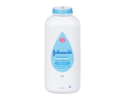 Johnson's Baby Powder with Aloe Vera, Vitamin E, and Cornstarch - 425 G