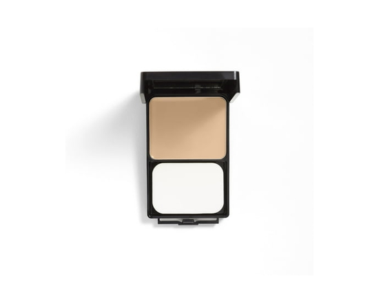 COVERGIRL Outlast Extreme Wear 3-in-1 Foundation, Oil & Fragrance Free, Hypoallergenic, Creamy lightweight texture, Matte look, 100% Cruelty-Free - 0.