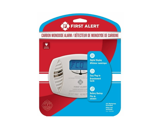 First Alert Dual-Power Plug-In Carbon Monoxide Detector with Battery Backup and Digital Display CO615A