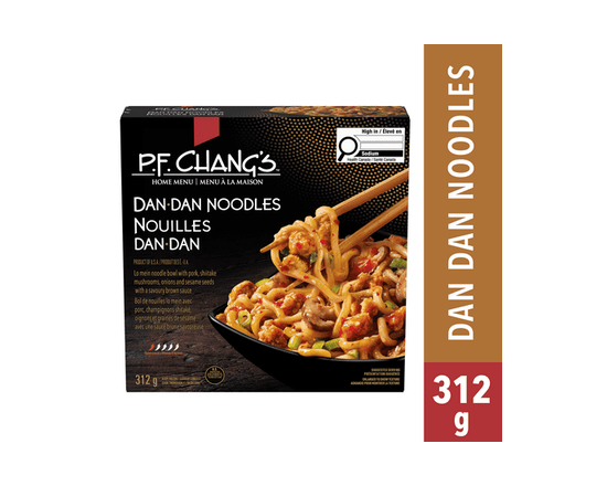 Bol de nouilles Dan Dan au porc P.F. Chang’s Menu à la maison, Bol de nouilles lo mein avec porc, champignons shitake, oignons et graines de sésame av